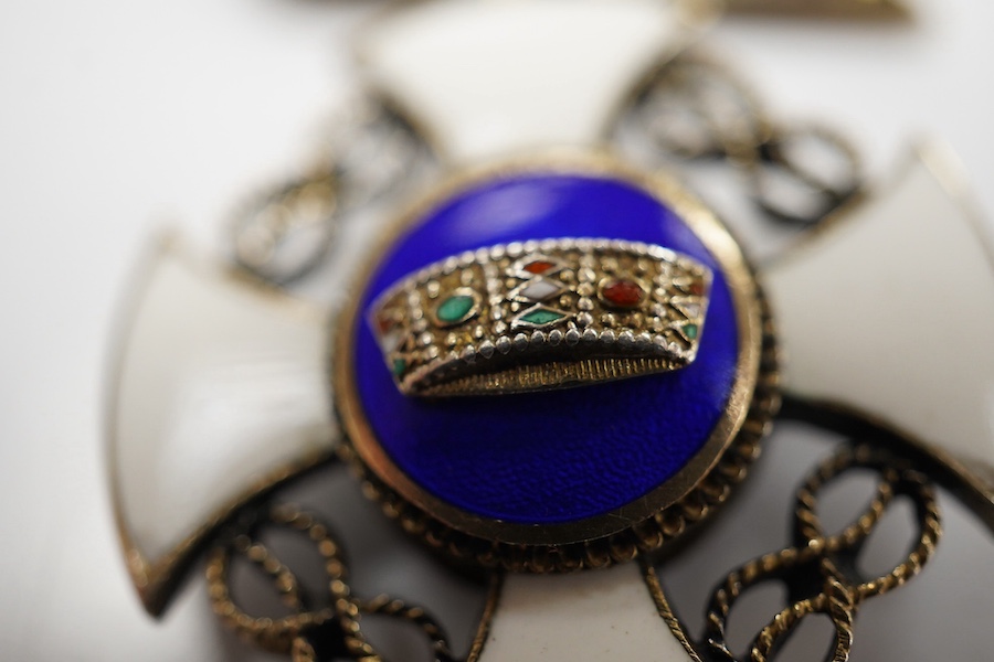 A North American yellow metal and two colour enamelled medallion, 23mm, with suspension brooch, brooch stamped 14k. Condition - fair to good